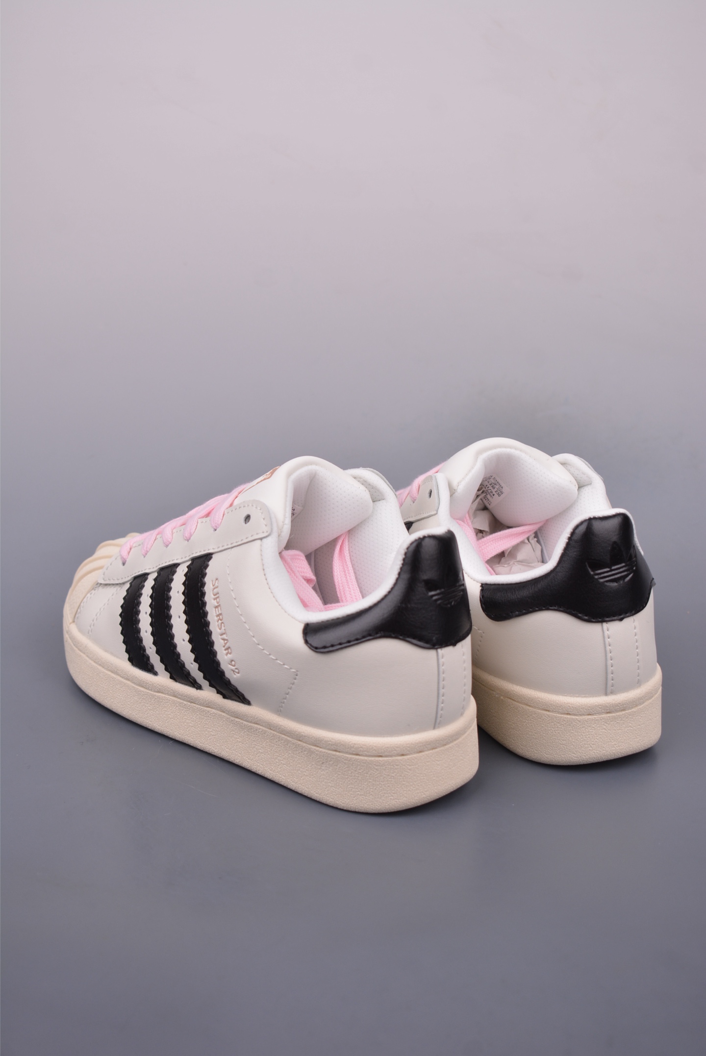 Pharrell x Adid 상품 번호: JI4268