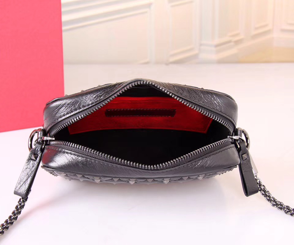 발렌티노 카메라백 GARAVANI ROCKSTUD SPIKE BOX BAG V10800
