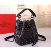 발렌티노 스파이크 버킷백 GARAVANI ROCKSTUD SPIKE BAG V68000