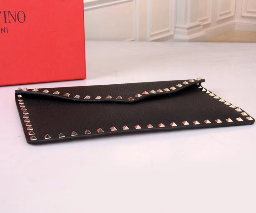 발렌티노 락스터드 엔벨롭 클러치 30CM V632010