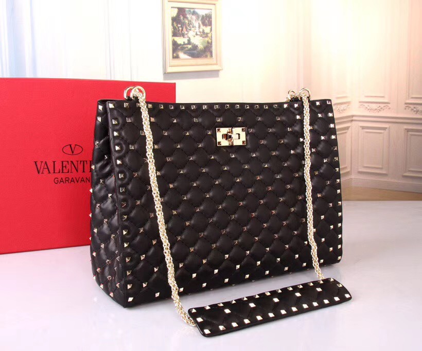 발렌티노 스파이크 쇼퍼백 GARAVANI ROCKSTUD SPIKE SHOPPING BAG V520010