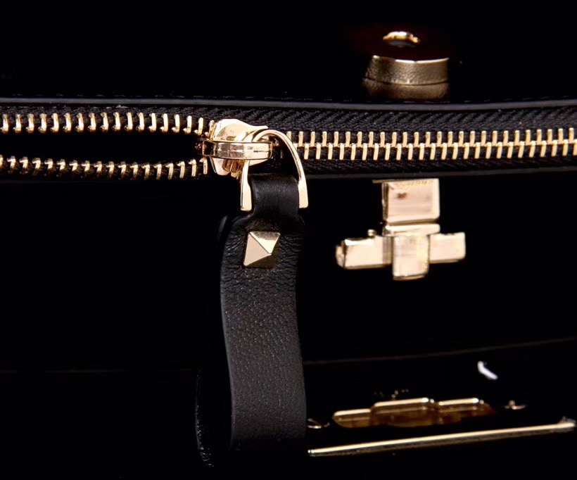 발렌티노 스파이크 쇼퍼백 GARAVANI ROCKSTUD SPIKE SHOPPING BAG V520010