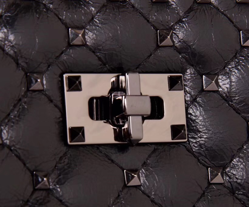 발렌티노 스파이크 쇼퍼백 GARAVANI ROCKSTUD SPIKE SHOPPING BAG V520010