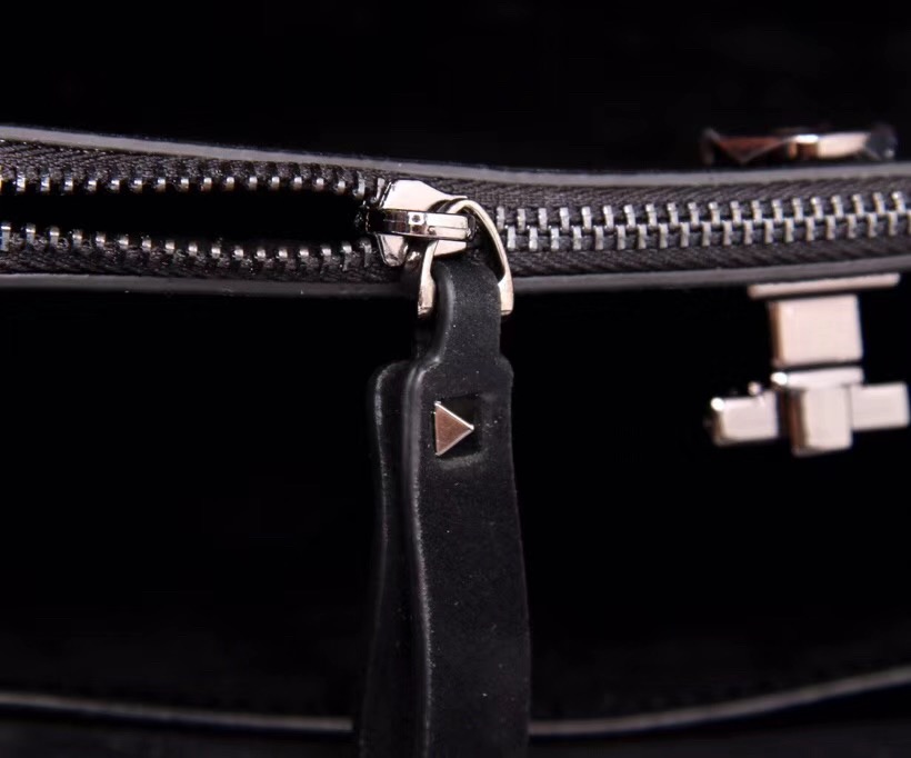 발렌티노 스파이크 쇼퍼백 GARAVANI ROCKSTUD SPIKE SHOPPING BAG V520010