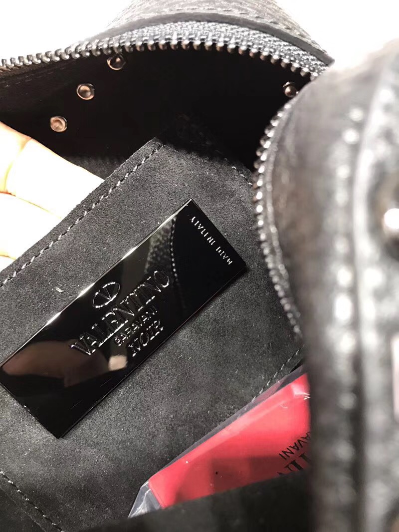 발렌티노 락스터드 크로스백 20CM V50165