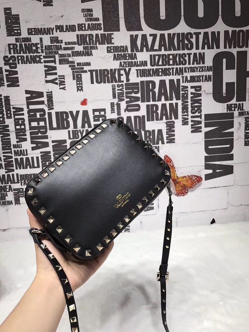 발렌티노 락스터드 크로스백 20CM V50162