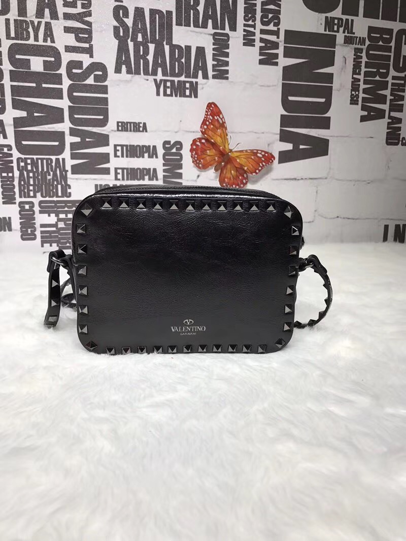 발렌티노 락스터드 크로스백 20CM V50161