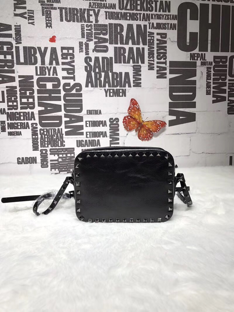 발렌티노 락스터드 크로스백 20CM V50161