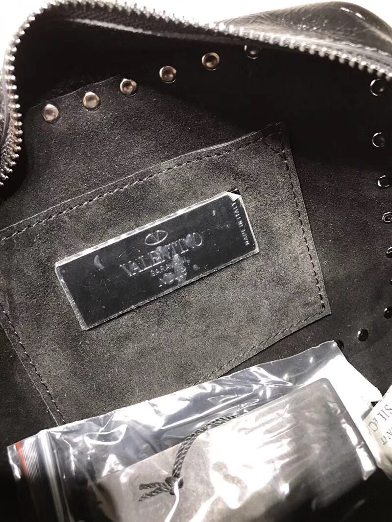 발렌티노 락스터드 크로스백 20CM V50161