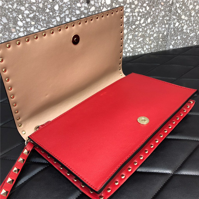 발렌티노 락스터드 스트랩 플랩 클러치백 B0399-1