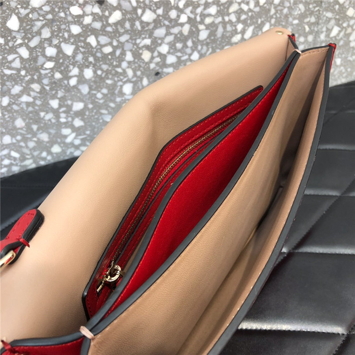 발렌티노 락스터드 스트랩 플랩 클러치백 B0399-1