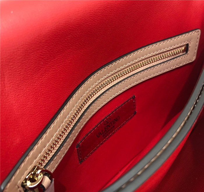 발렌티노 락스터드 스트랩 플랩 클러치백 B0399-2