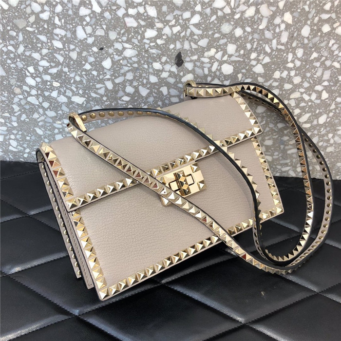 발렌티노 락스터드 숄더백 B0033-1 신상