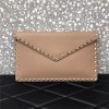 발렌티노 락스터드 엔벨롭 클러치 30CM V632010-2