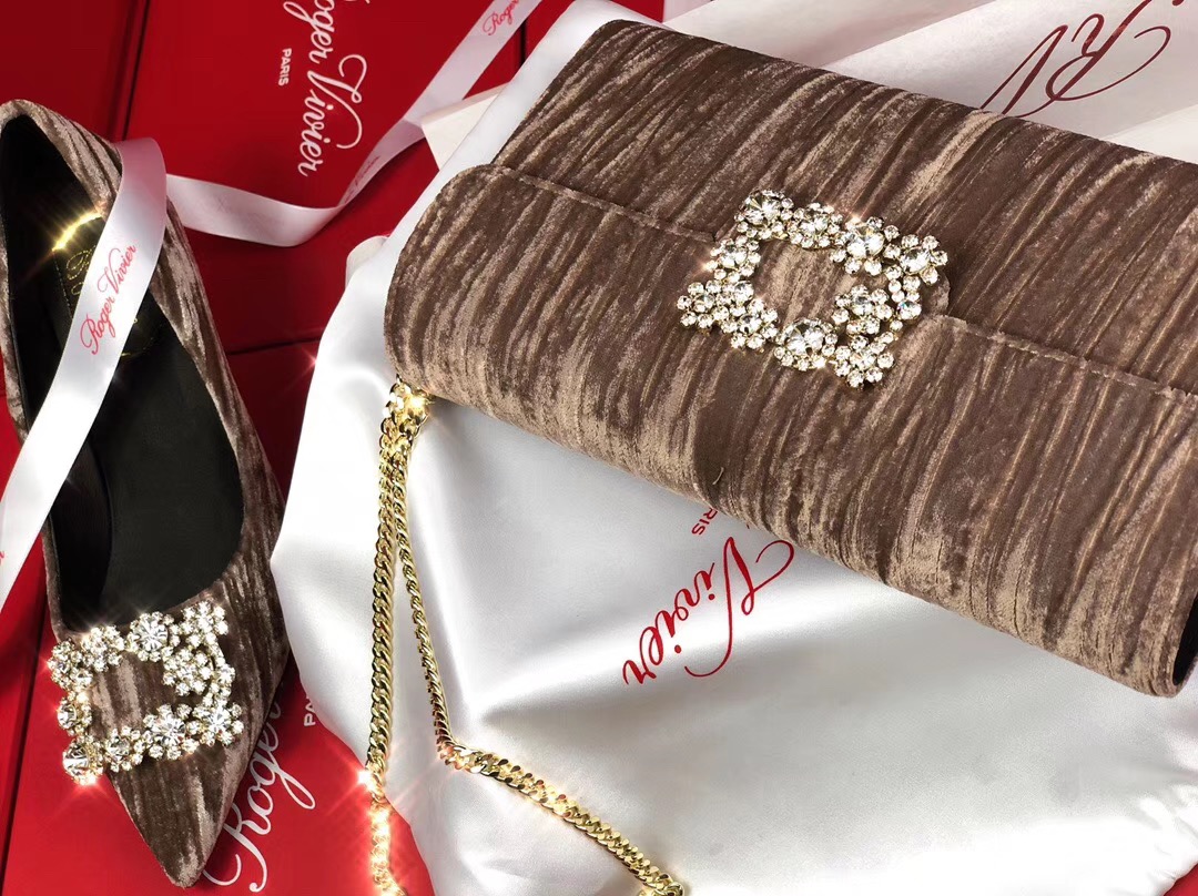 로저비비에 벨벳 체인클러치 24CM R30588