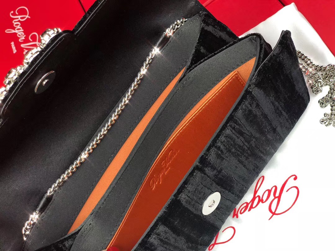로저비비에 벨벳 체인클러치 24CM R30588