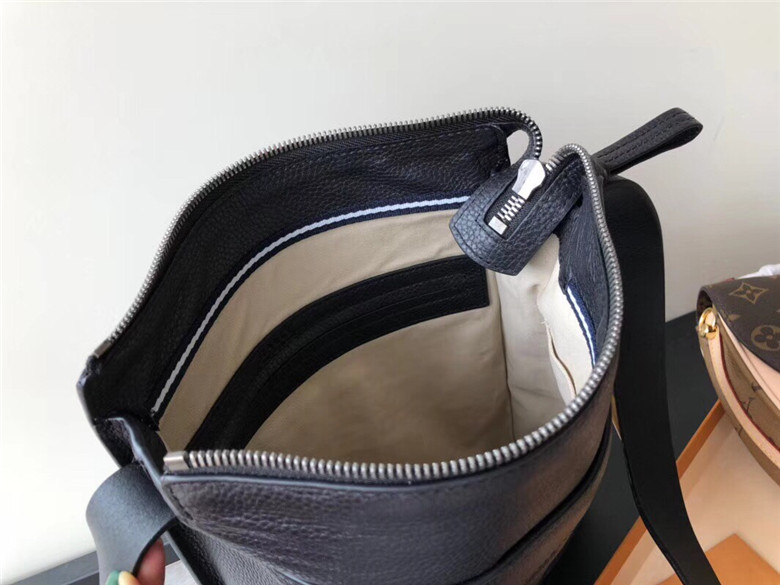 발리 남성용 숄더백 B8526 신상