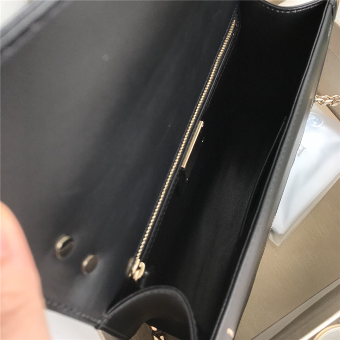 불가리 세르펜티 다이아몬드 블라스트 체인 숄더백 BV28656-1 신상