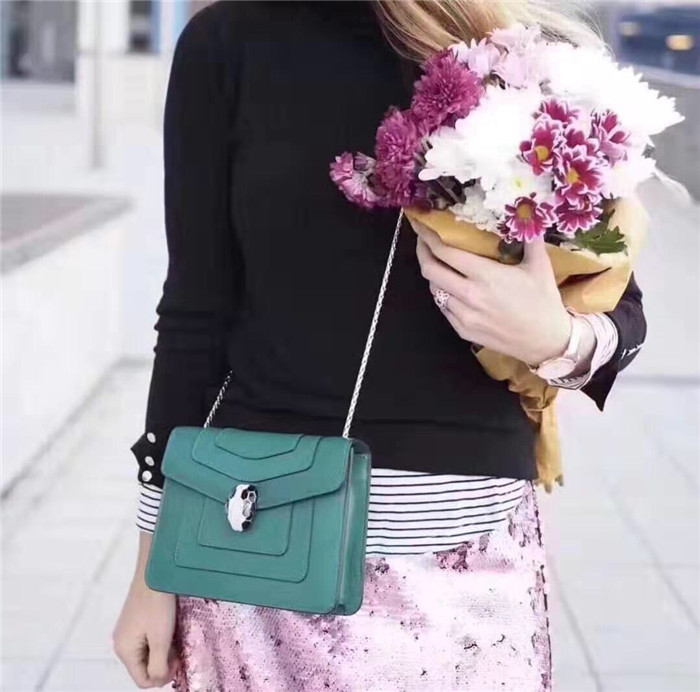 불가리 세르펜티 포에버 숄더백 BV506691-3 (인기상품)