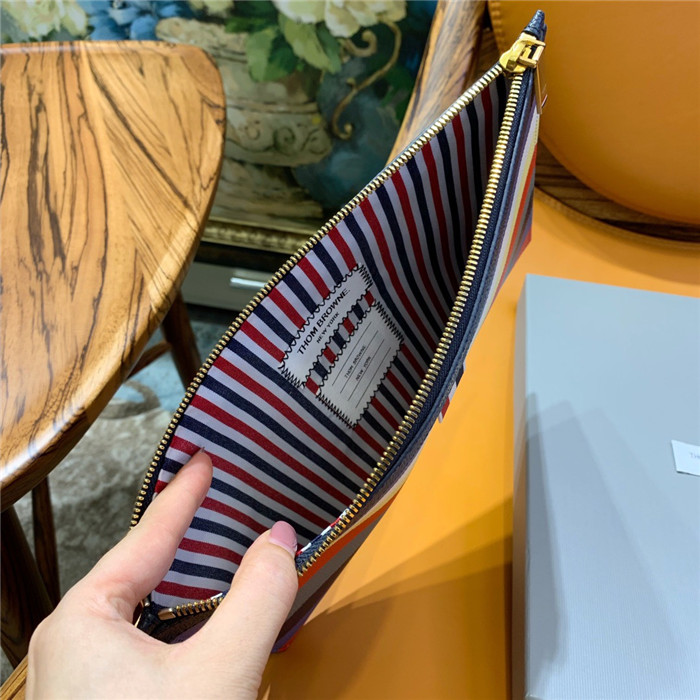 톰브라운 클러치 TB506915 신상