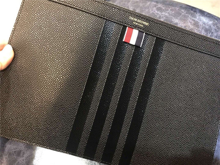 톰브라운 클러치 TB300629 신상