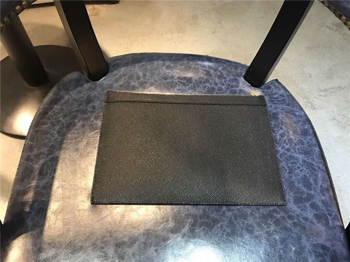 톰브라운 클러치 TB300629 신상