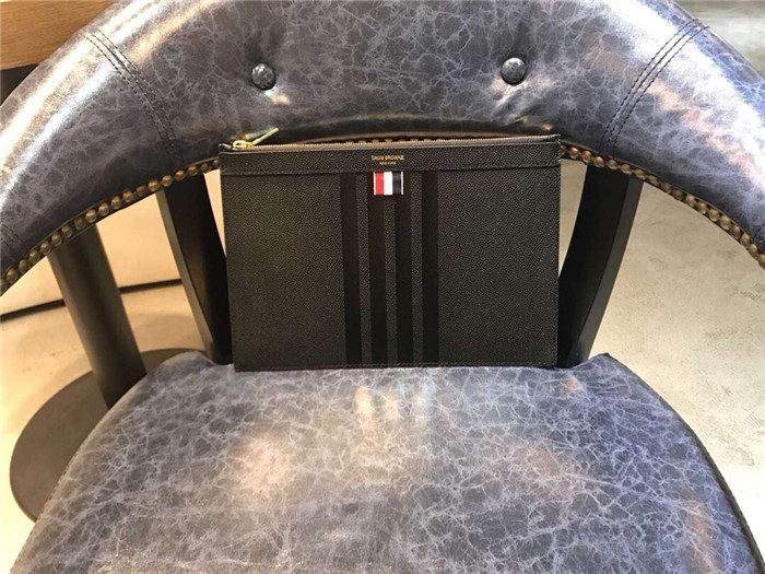 톰브라운 클러치 TB300629 신상