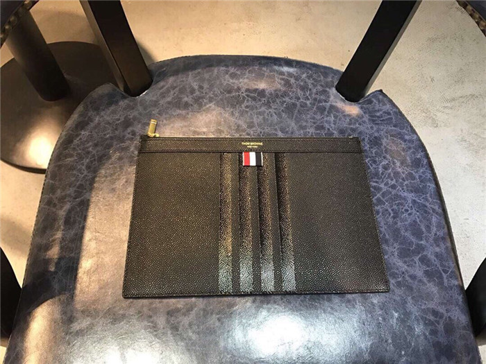 톰브라운 클러치 TB300629 신상