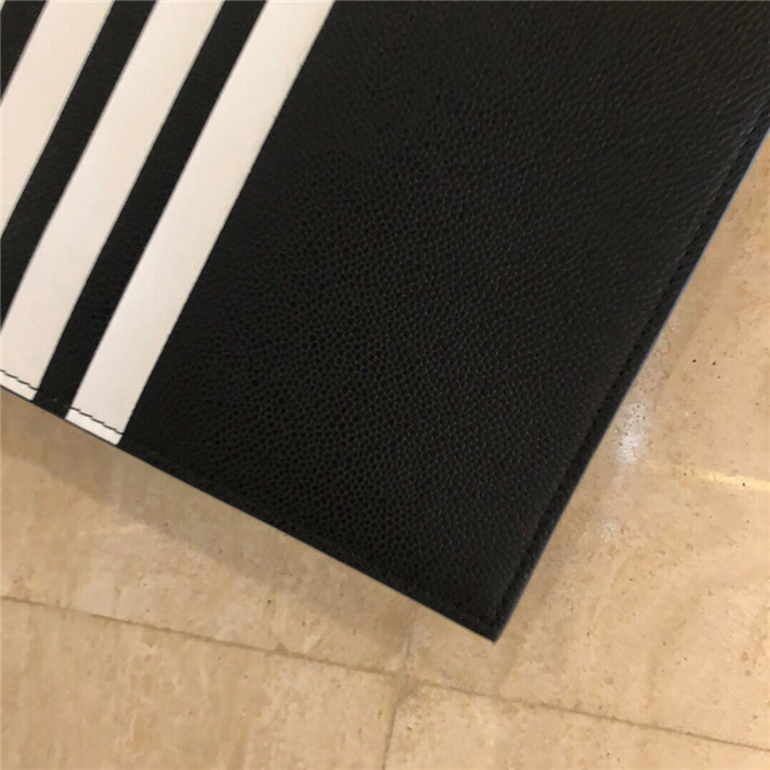 톰브라운 클러치 TB3006230  신상