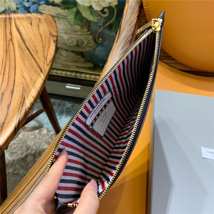 톰브라운 클러치 TB3006231 신상