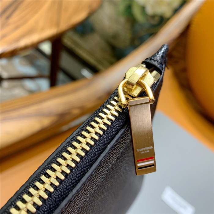 톰브라운 클러치 TB3006231 신상