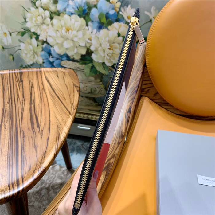 톰브라운 클러치 TB405182