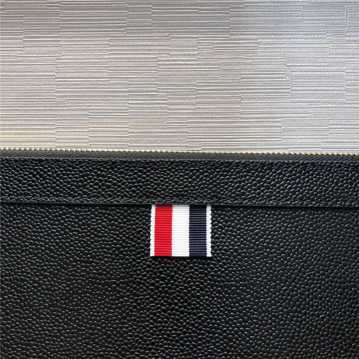 톰브라운 클러치 TB506922 신상