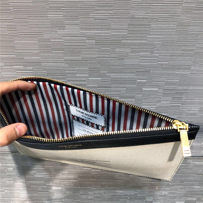 톰브라운 클러치 TB506922 신상