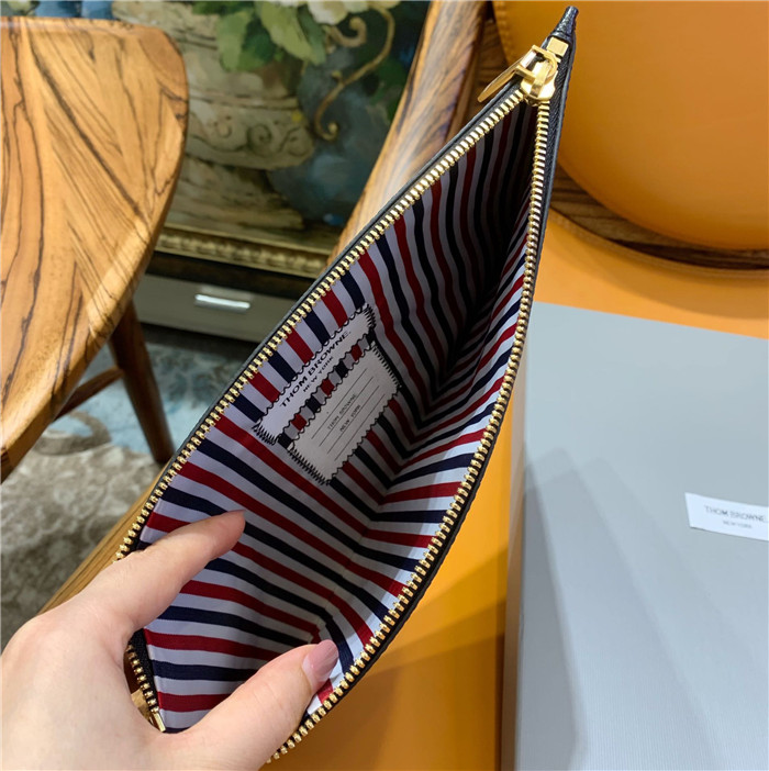 톰브라운 클러치 TB105812-2 신상