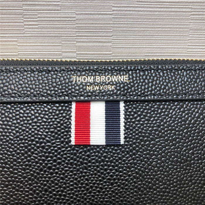 톰브라운 클러치 TB704910-1 신상