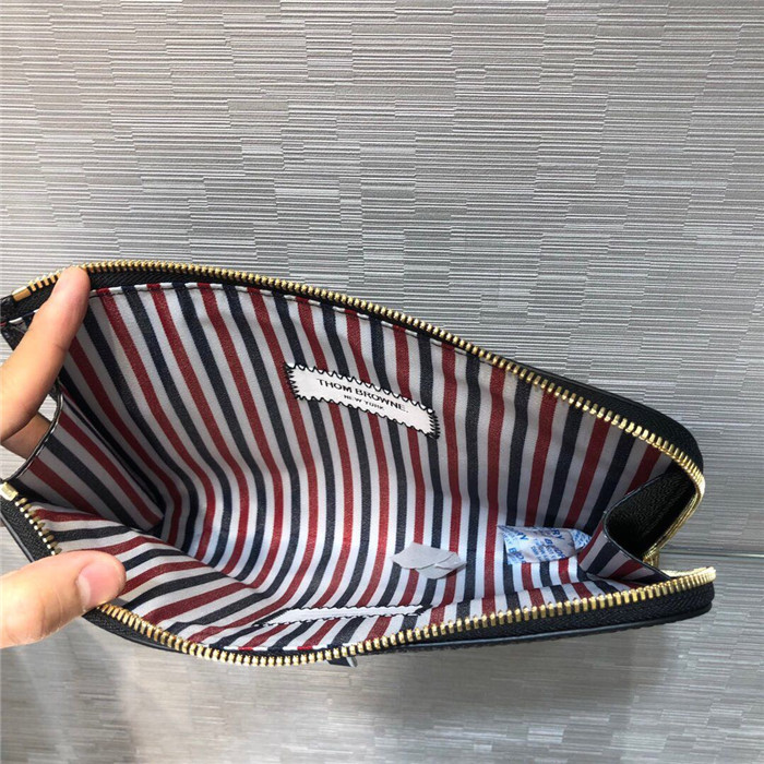 톰브라운 클러치 TB704910-1 신상