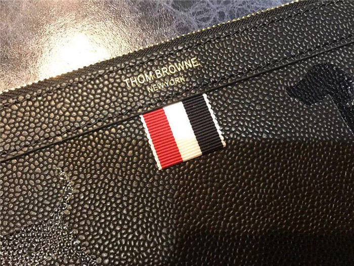  Thom Browne 톰브라운 클러치 TB501170 신상