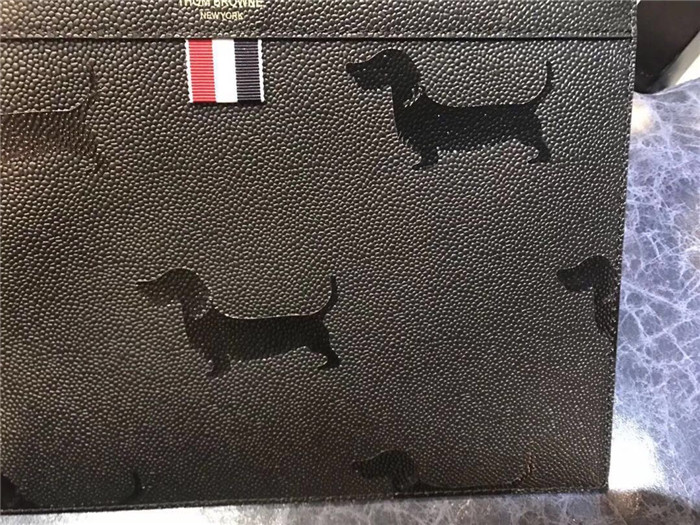  Thom Browne 톰브라운 클러치 TB501170 신상