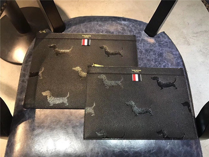  Thom Browne 톰브라운 클러치 TB501170 신상