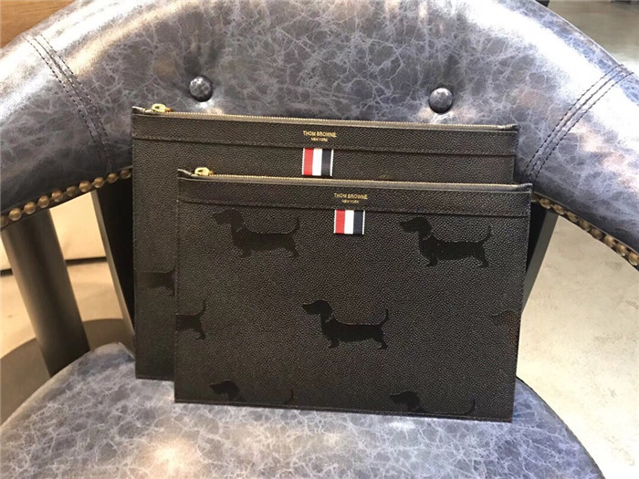  Thom Browne 톰브라운 클러치 TB501170 신상