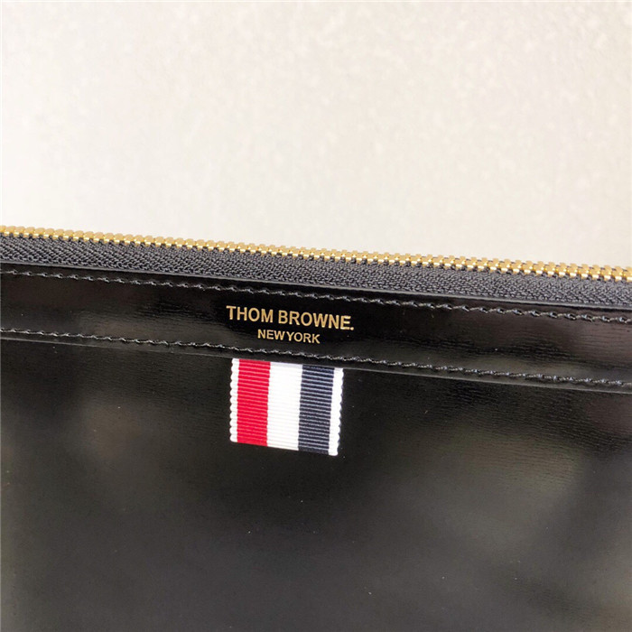 톰브라운 클러치 TB809910 신상