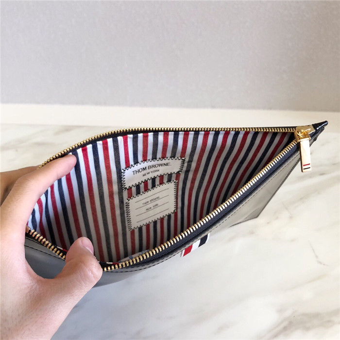 톰브라운 클러치 TB809910 신상