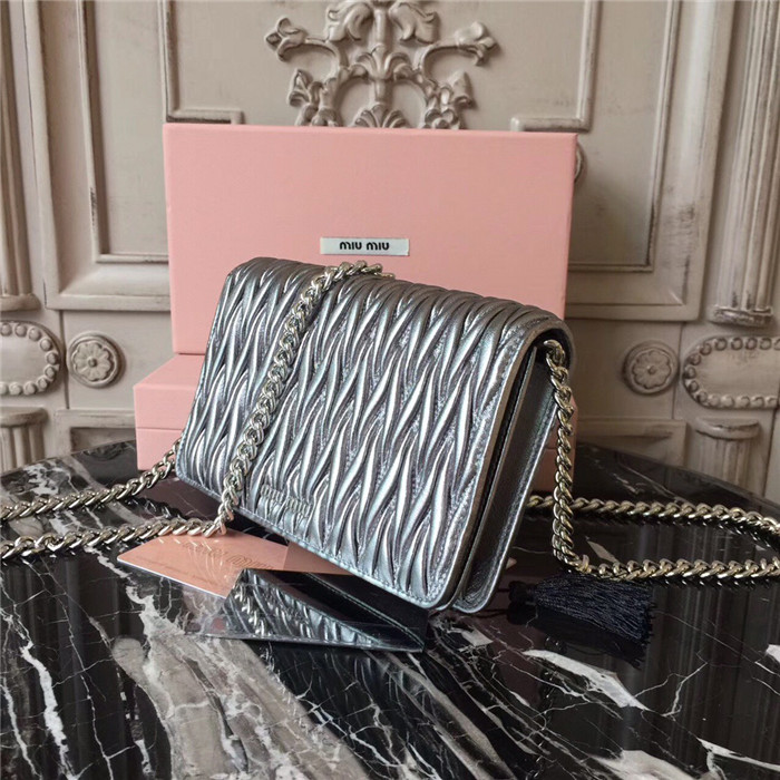 미우미우 체인 숄더백 5BP001-2 2020/신상