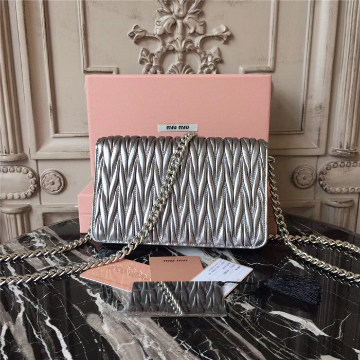 미우미우 체인 숄더백 5BP001-2 2020/신상