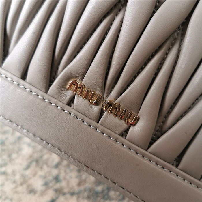  Miumiu 미우미우 토트&숄더백 5BA126-1 2020/신상