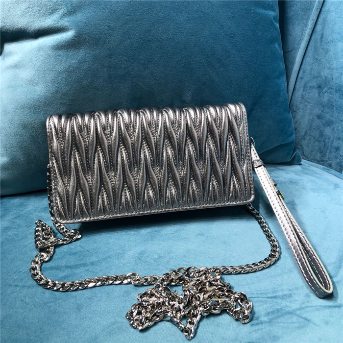 미우미우 체인숄더백 5ZH029-2 2020/신상