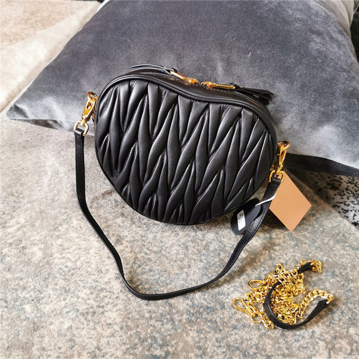 미우미우 하트 숄더백 5BH166-1 2020신상