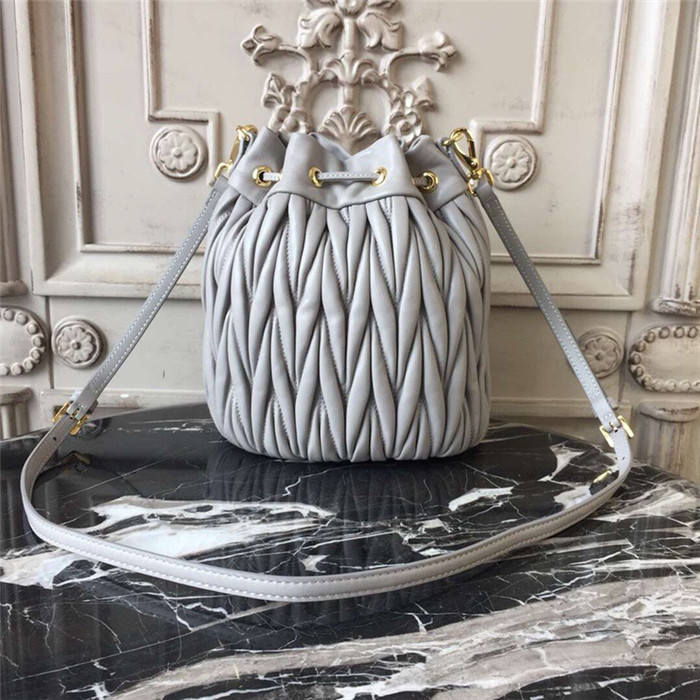 미우미우 버킷백 5BE014-3 2020/신상