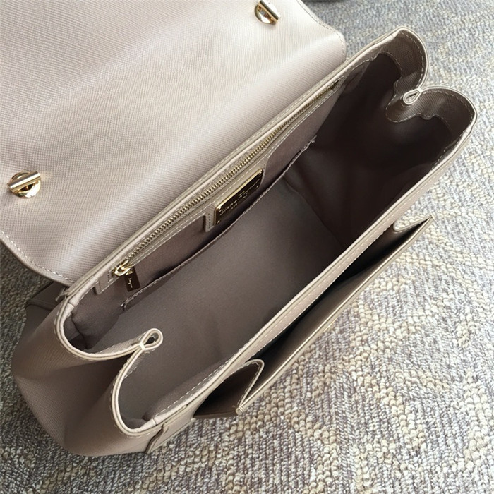 페레가모 바라 플랩백 GM 21F558-2